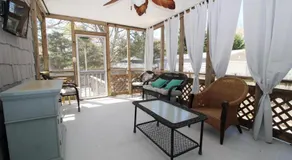 Bay Beach Bungalow - Image 3