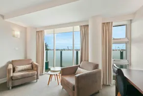 Bellevue On The Lakes - Image 3