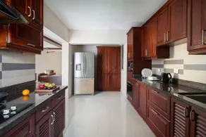 Charming Apartment In Kochi | Marine Drive - Image 4