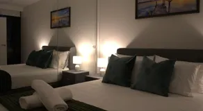 Luxury 2B2B CBD apartment with gym, pool, Jacuzzi, sauna & Supermarket On-site - Image 2