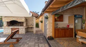 Maison avec barbecue, jardin et terrasse - Image 3