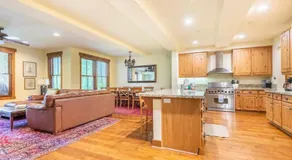 Condo de luxe accueillant les animaux avec vue sur l'étang et la montagne! - Image 5