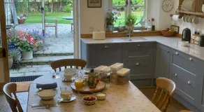 The Long House - Image 5