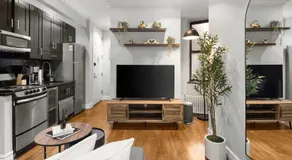Stylish 3-Bedroom Midtown East Stay - Image 2