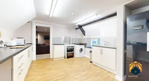 4 Bed Apartment- With Cosy Pub - Food/Drink 10%off - Image 5
