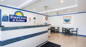 Days Inn by Wyndham Orange Anaheim - Image 2