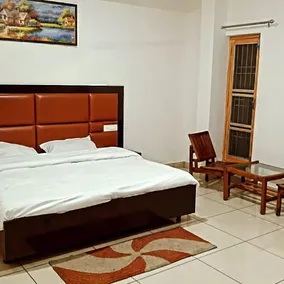 The Village Lodge - Image 2