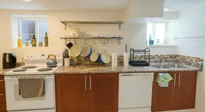Poolside Hideaway Heated Pool All Year Ideal for Groups Sleeps 6 plus - Image 2