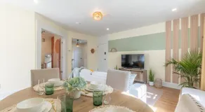 Zen Den With King Bed and Very Close to Airport - Image 3