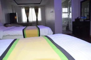 3 bed Family Suite with kitchen - Image 4