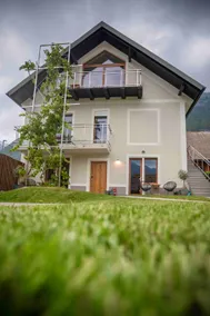 Modern apartment with pool & mountain view - Image 5