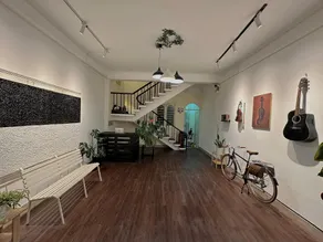 1 House - Image 1
