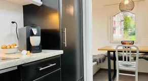 -The Urbanist- Lakeview Free Parking 2BD Fast WiFi - Image 3