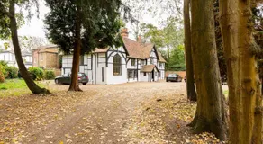 Dorney Windsor Legoland 5 Star Stay for upto 14 guests - Image 4