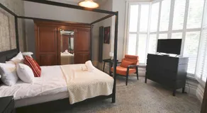 Two bedroom ground floor flat in Clifton Village - Image 5