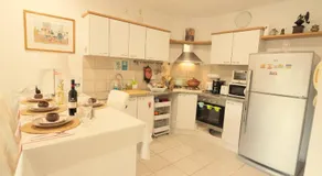 Lovely and Bright Apart, 2 Bed, 2 Bath, sleeps 5, - Image 4