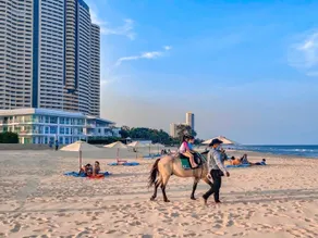 Seaside city Ramada Plaza by Wyndham HUAHIN CHA-AM - Image 2
