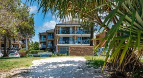 Lou's Tiki Pad - Image 4