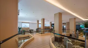 Zhangjiajie Huan Sha Ju Hotel一Newly opened in 2026 一robot service一coffee bar 一24 hour ice supply一free washing machine and dryer 一close to East Gate Ticket Office一Baofeng Lake一Huanglong Cave Scenic Area - Image 2