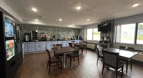 American Inn Cedar Rapids South - Image 4