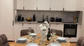 Luxuriöses 3-Zimmer-Apt I Terrasse I Familienfreundlich I Küche I Netflix I Kostenloser Parkplatz I 125 m2 - Image 3