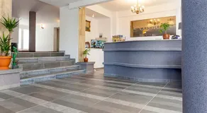 Hotel Cosmos - Image 5