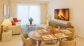 Elegant 3BR Condo Near Airport - Image 2