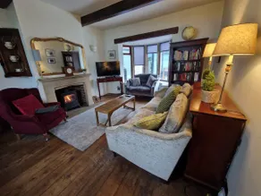 Super 2-bed Briar Cottage Suite, Norwood Green - Image 2