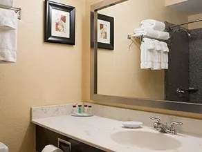 Ramada by Wyndham Greensburg Hotel & Conference Center - Image 3