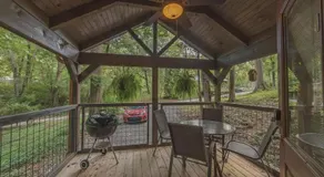 Gabriele Cabin Rustic Retreat Near Downtown - Image 4