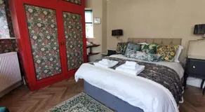 William Morris, Spacious ground floor lux double bedroom - Image 5