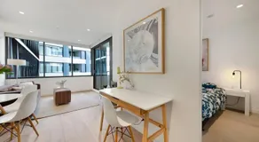 Cool and Contemporary on the City Edge - Image 2