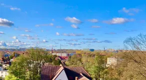 LAS SŁUPSKI PREMIUM PANORAMIC APARTAMENT A8 -- Salon balkon widok fotel masaż - - Smart TV55 Wifi Netflix pełna kuchnia -- sypialnia -- salon kąpielowy z TV i dwuosobowa wanna -- wysoka jakość za niską cenę -- zapraszamy - Image 5