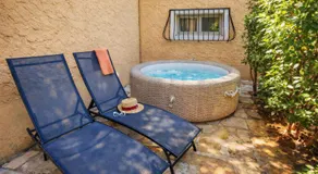 Le jardinet d'Emma - Jacuzzi privé, Jardin au calme entre Arles, Camargue et Alpilles avec parking gratuit - Image 4