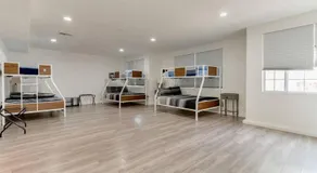 Large 5 bedroom charmer wIth pool - Image 2