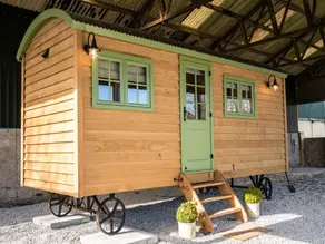 Finest Retreats - The Shepherd's Hut at Northcombe Farm - Image 4