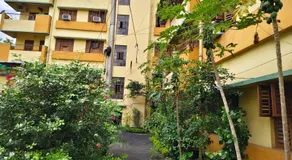 Home away from Home in city with Garden View - Image 3