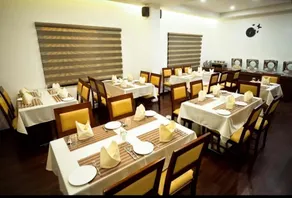 Brownstar Boutique Hotel - Image 2