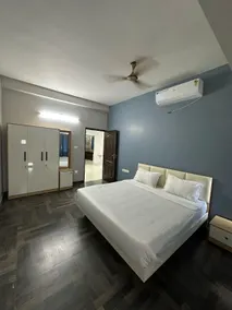 BALAJI SERVICE APARTMENT - Image 4