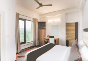 Sangvi Palace Hotel - Image 2