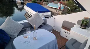 Romantic 3Beds Yacht Escape on Thames - Image 2