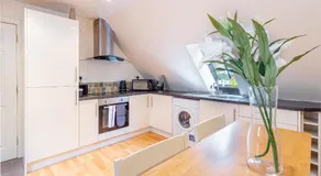 Hillbrook House- Apartment 8 - Image 4
