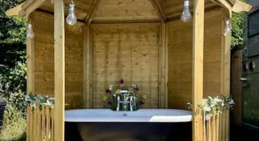 WildView Cosy Glamping with Outdoor Bath and stunning scenery - Image 3