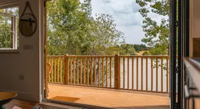 Lakeside Lodge- 'Swallow' - Image 4