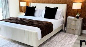 Stylish Oasis - Near City Center - Mins 2 Downtown - Image 2