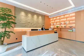 Four Seasons Fashion Hotel - Image 5