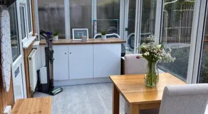 Cozy & Self Contained Garden Bungalow - Image 4