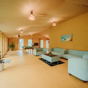 Yellow Sapphire Powered by Royal Suites and Hotel - Image 5