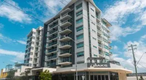 Modern Riverside Suites in Mackay CBD with Pool and Parking - Image 5
