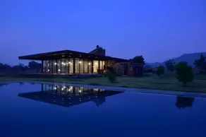RajNikas Farm: Top-Rated Glass House with Pool - Image 3